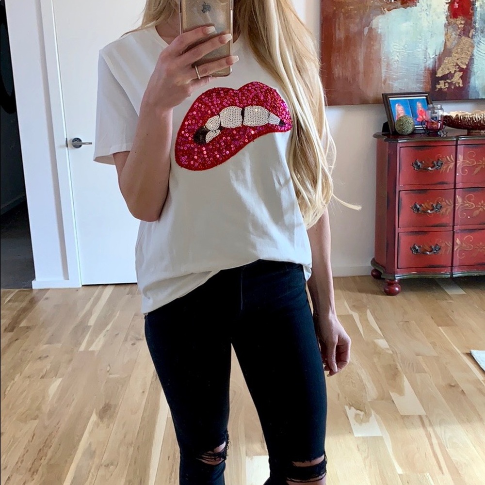 Sequin Lip Tee - Picture 4 of 7